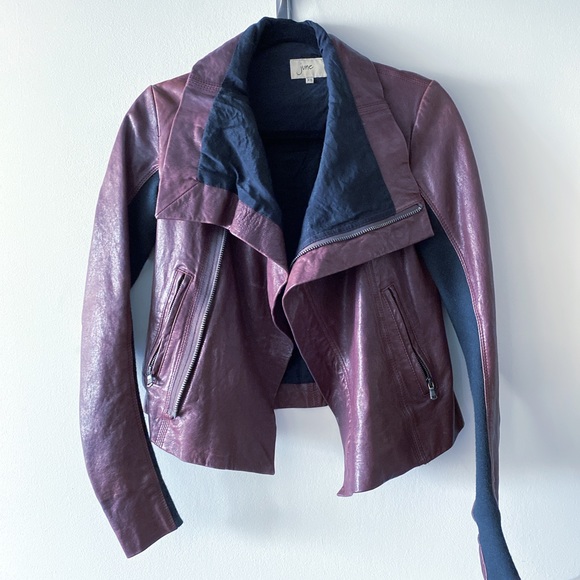 Stunning burgundy leather jacket made by June. Collar zips all the way up! - Picture 6 of 6